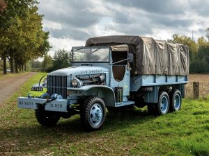 Lot 713: 1943 GMC CCKW 353 Cargo 'Isa'